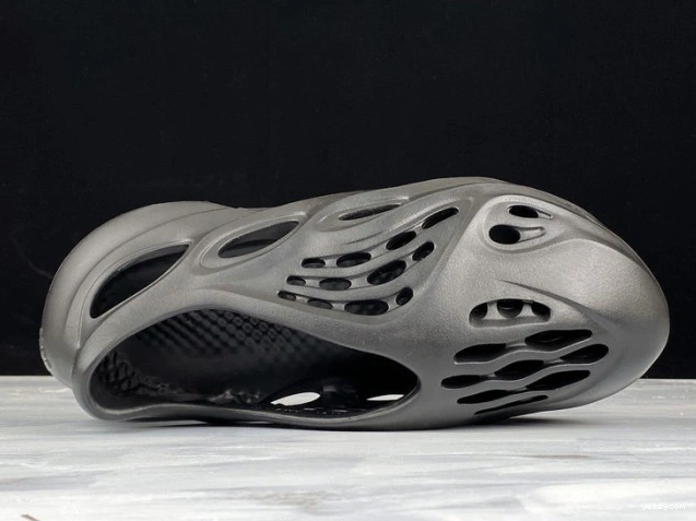 Slide Runner Foam Yeezy 1124